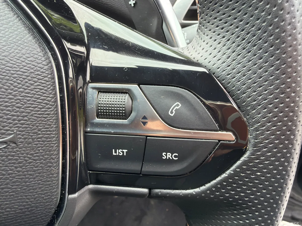 Peugeot 3008 MPV, Petrol, 2022, Grey