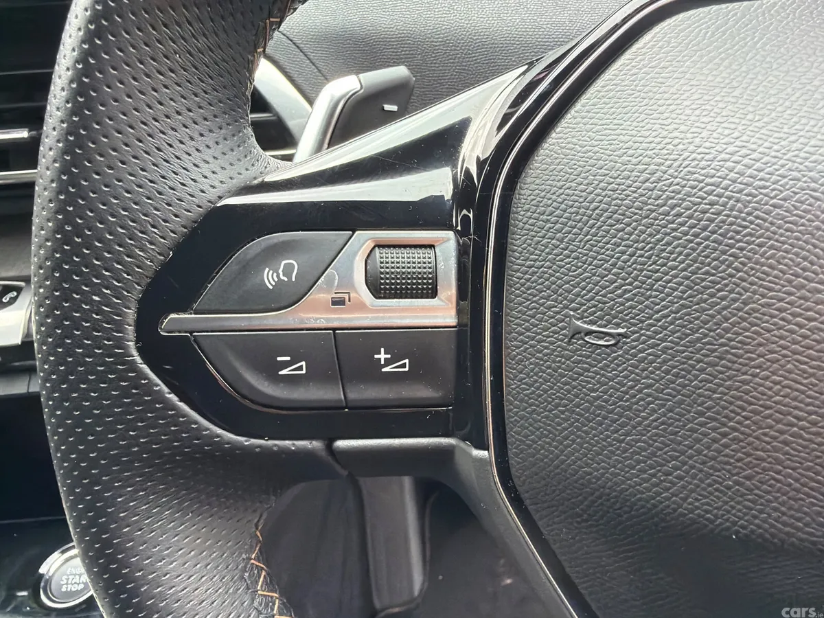 Peugeot 3008 MPV, Petrol, 2022, Grey