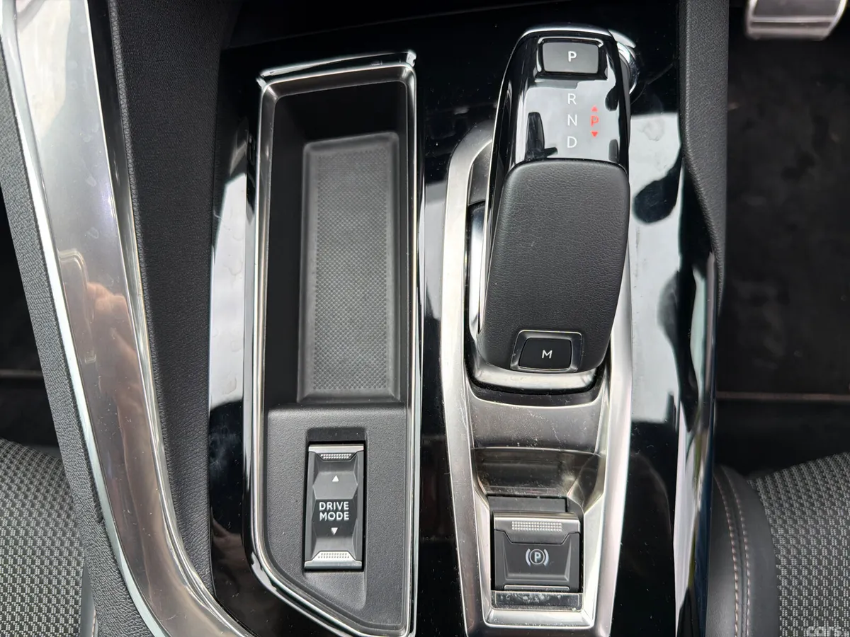 Peugeot 3008 MPV, Petrol, 2022, Grey