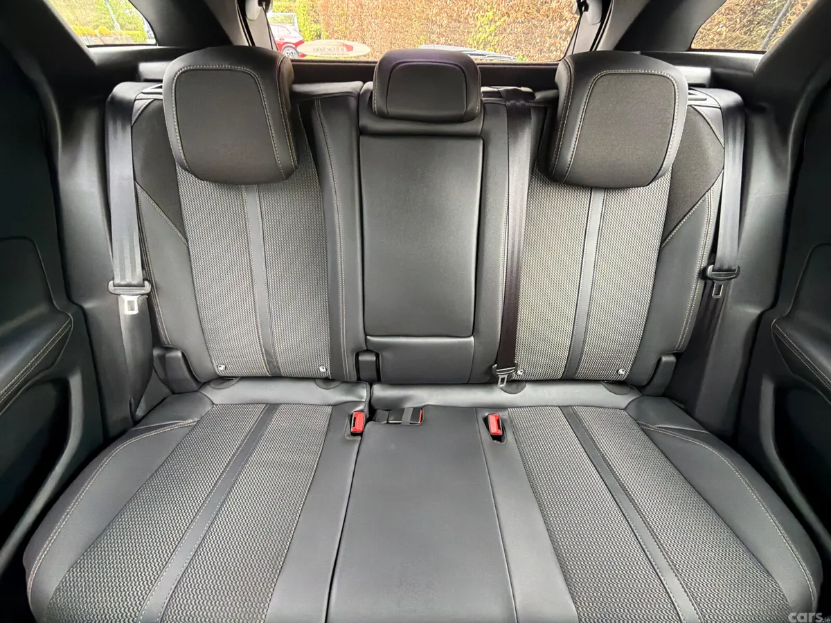 Peugeot 3008 MPV, Petrol, 2022, Grey