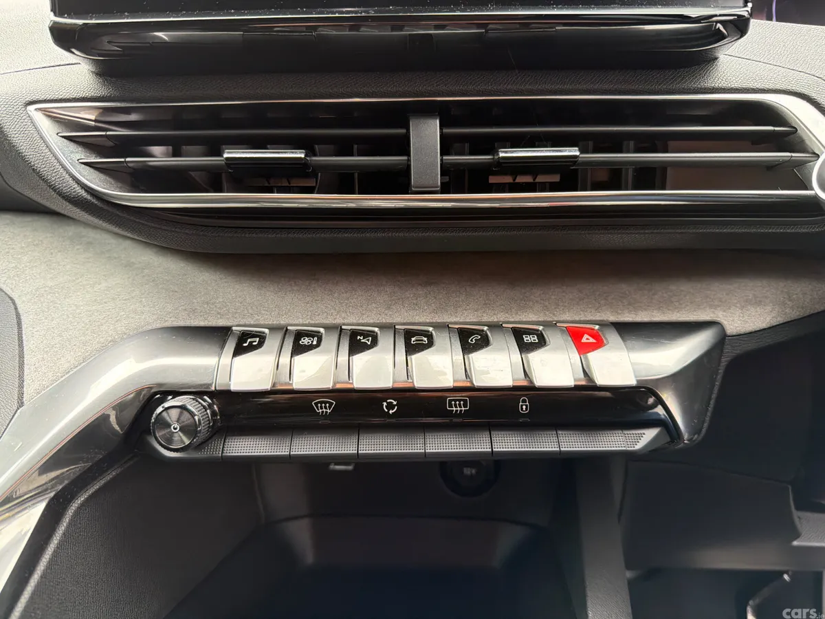 Peugeot 3008 MPV, Petrol, 2022, Grey