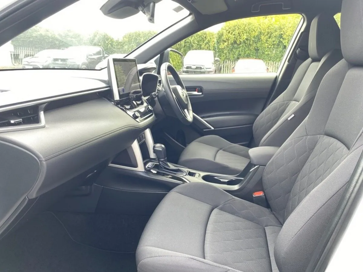 Toyota Corolla Cross Hatchback, Petrol Hybrid, 2024, White
