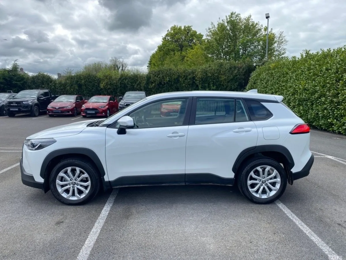 Toyota Corolla Cross Hatchback, Petrol Hybrid, 2024, White
