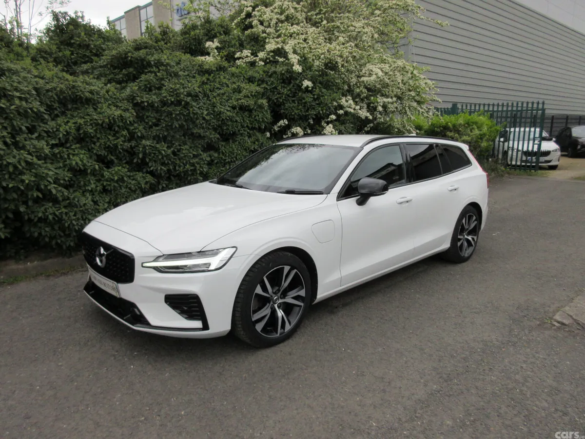 Volvo V60 Estate, Petrol Plug-in Hybrid, 2022, White