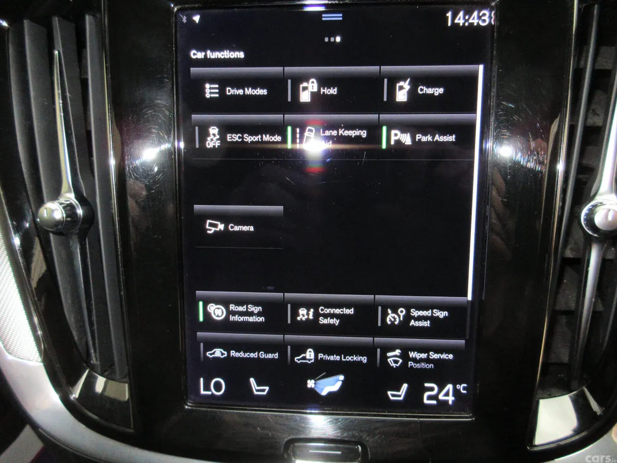Volvo V60 Estate, Petrol Plug-in Hybrid, 2022, White