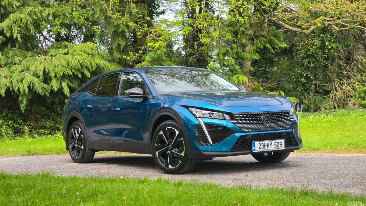 Peugeot 408 Hatchback, Petrol, 2023, Blue