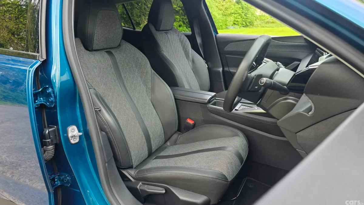 Peugeot 408 Hatchback, Petrol, 2023, Blue