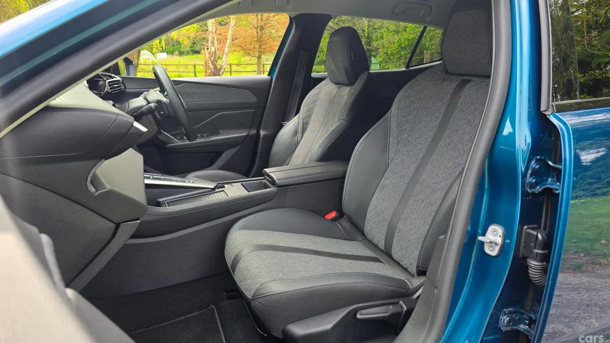 Peugeot 408 Hatchback, Petrol, 2023, Blue
