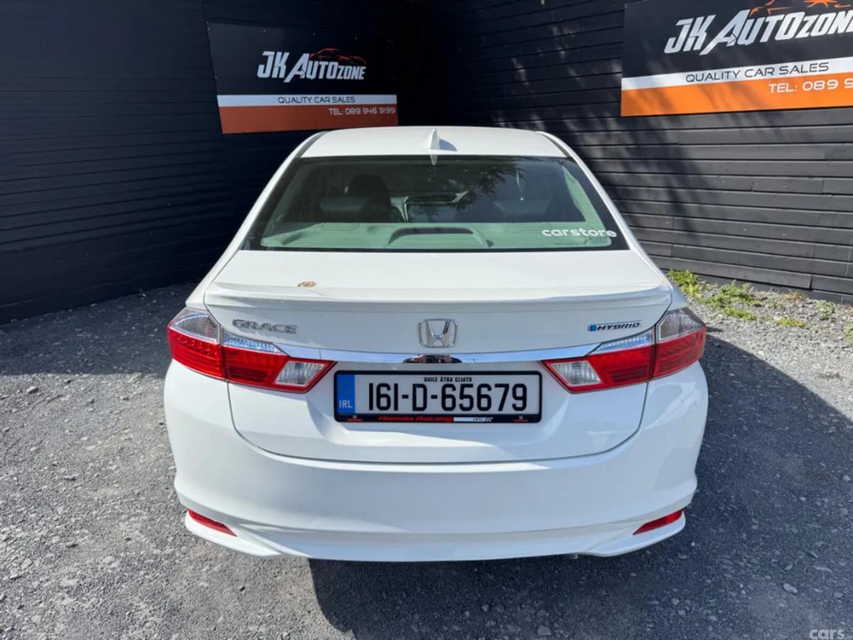 Honda Grace Saloon, Petrol Hybrid, 2016, White