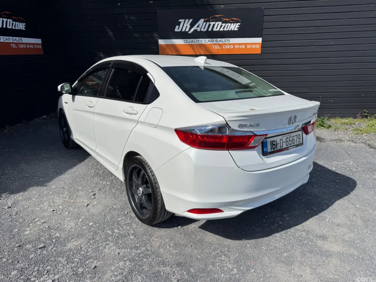 Honda Grace Saloon, Petrol Hybrid, 2016, White