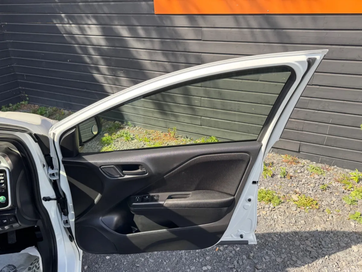 Honda Grace Saloon, Petrol Hybrid, 2016, White