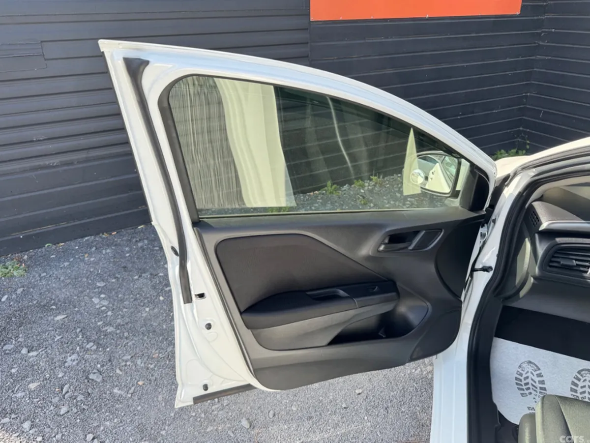 Honda Grace Saloon, Petrol Hybrid, 2016, White