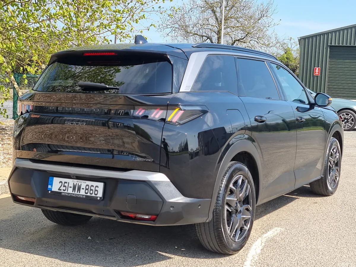 Peugeot 5008 MPV, Petrol Hybrid, 2025, Black