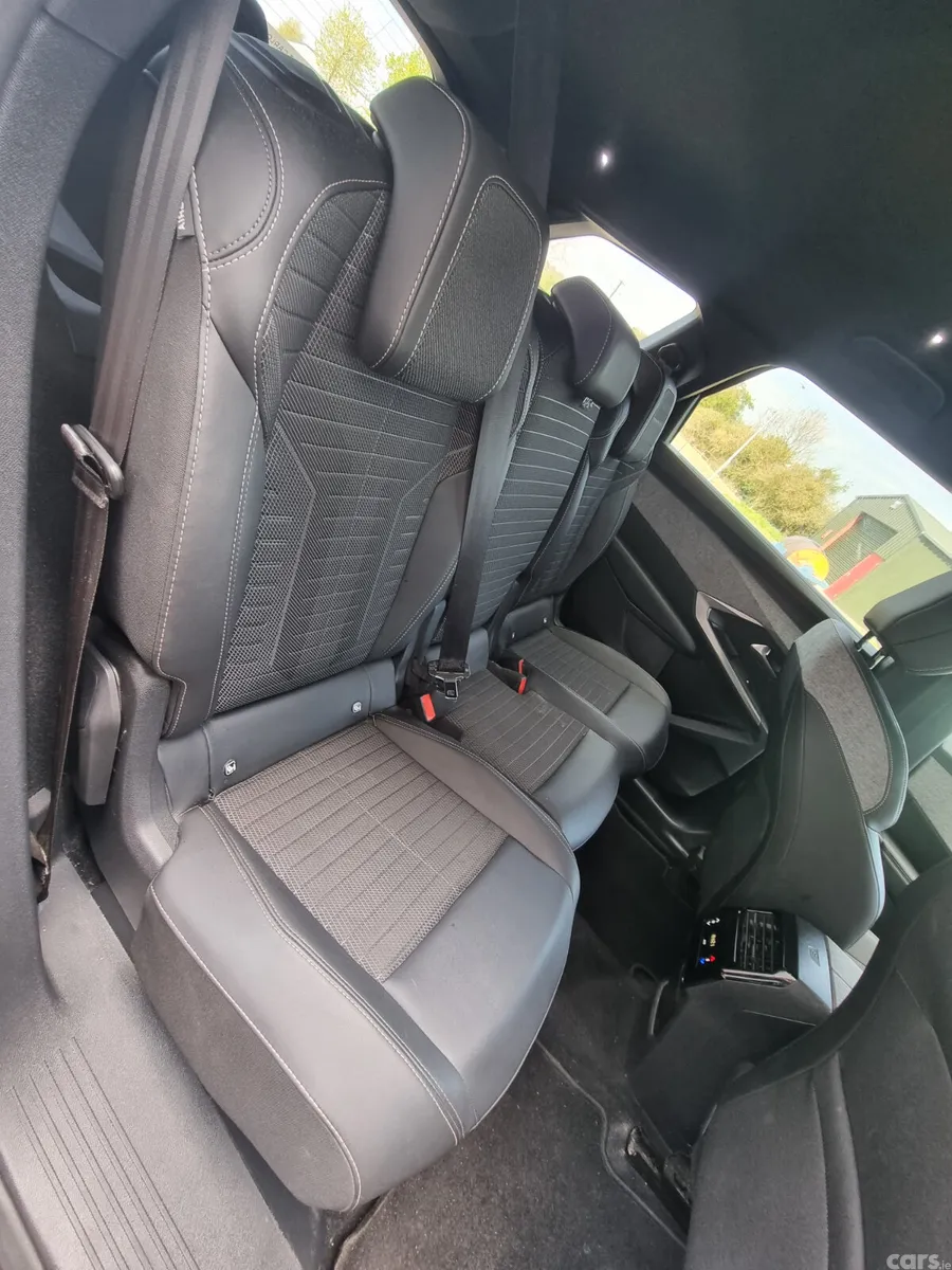 Peugeot 5008 MPV, Petrol Hybrid, 2025, Black