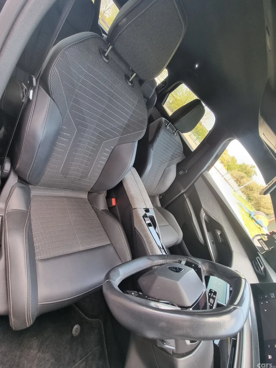 Peugeot 5008 MPV, Petrol Hybrid, 2025, Black