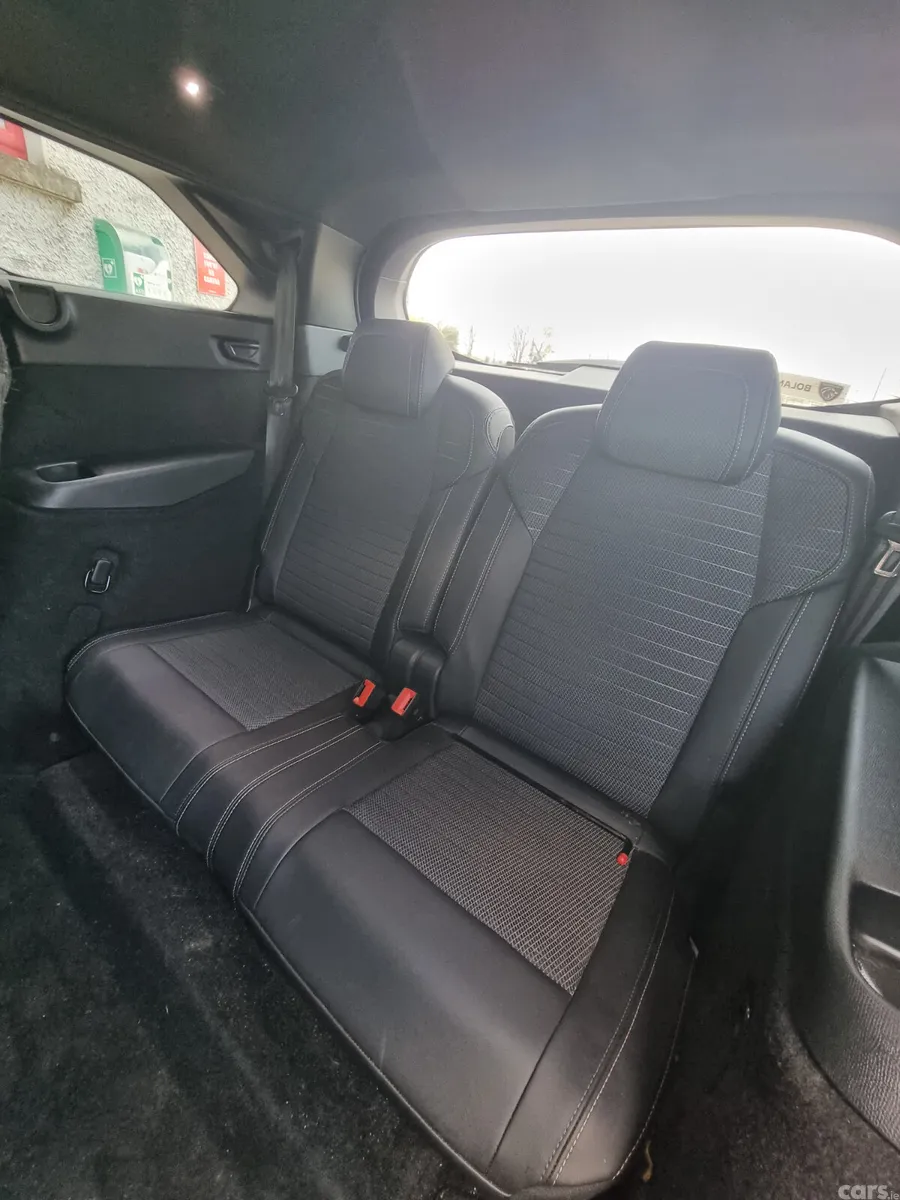 Peugeot 5008 MPV, Petrol Hybrid, 2025, Black