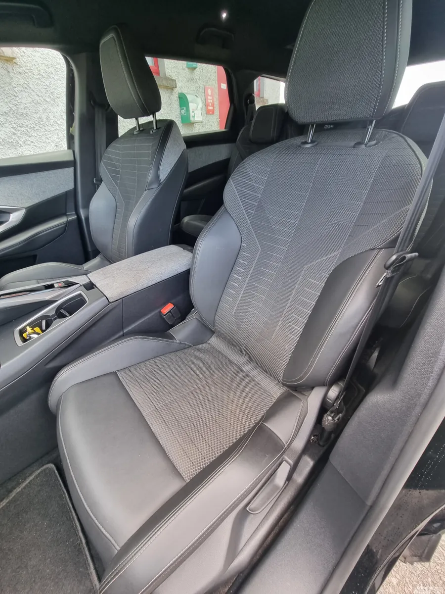 Peugeot 5008 MPV, Petrol Hybrid, 2025, Black