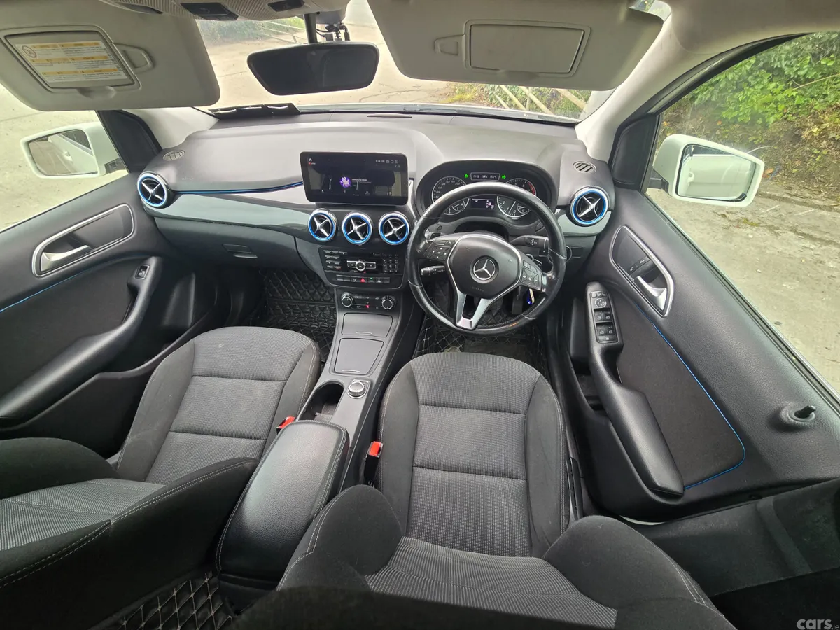 Mercedes-Benz B-Class MPV, Petrol, 2012, White