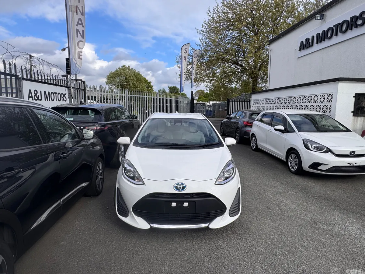 Toyota Aqua Hatchback, Petrol Hybrid, 2020, White
