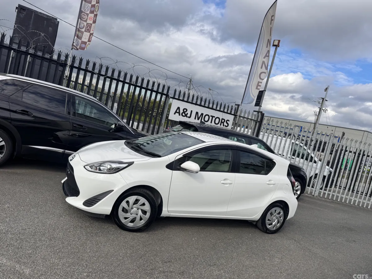 Toyota Aqua Hatchback, Petrol Hybrid, 2020, White