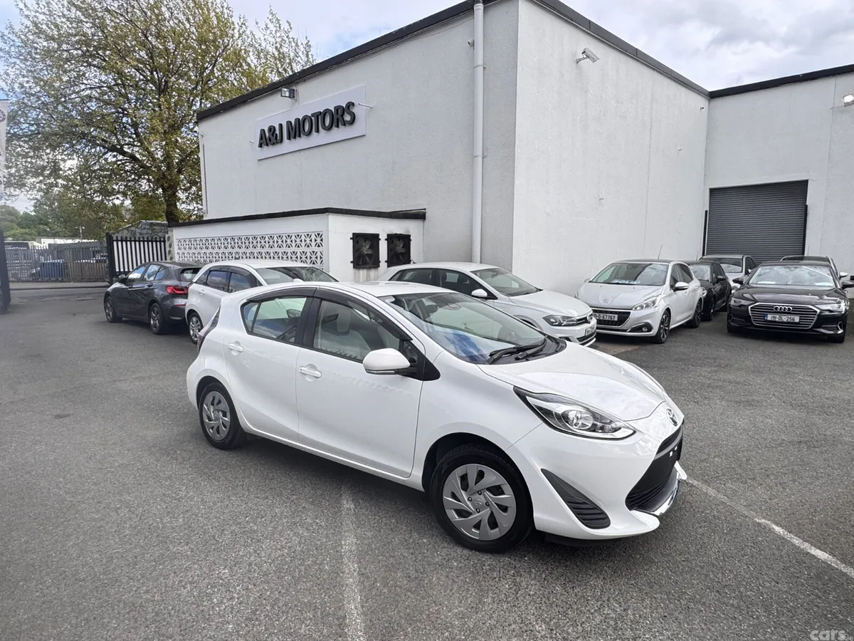 Toyota Aqua Hatchback, Petrol Hybrid, 2020, White