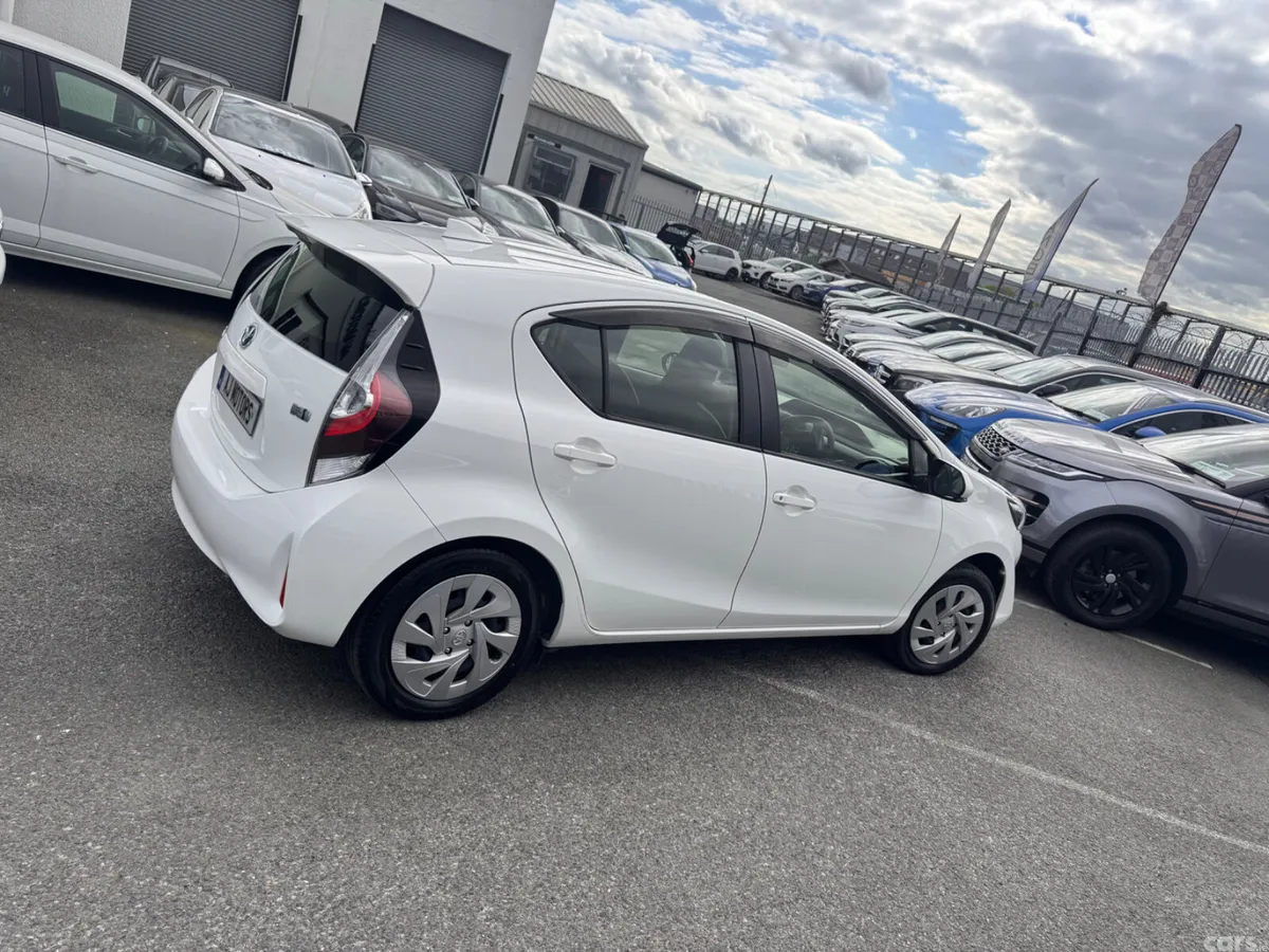 Toyota Aqua Hatchback, Petrol Hybrid, 2020, White