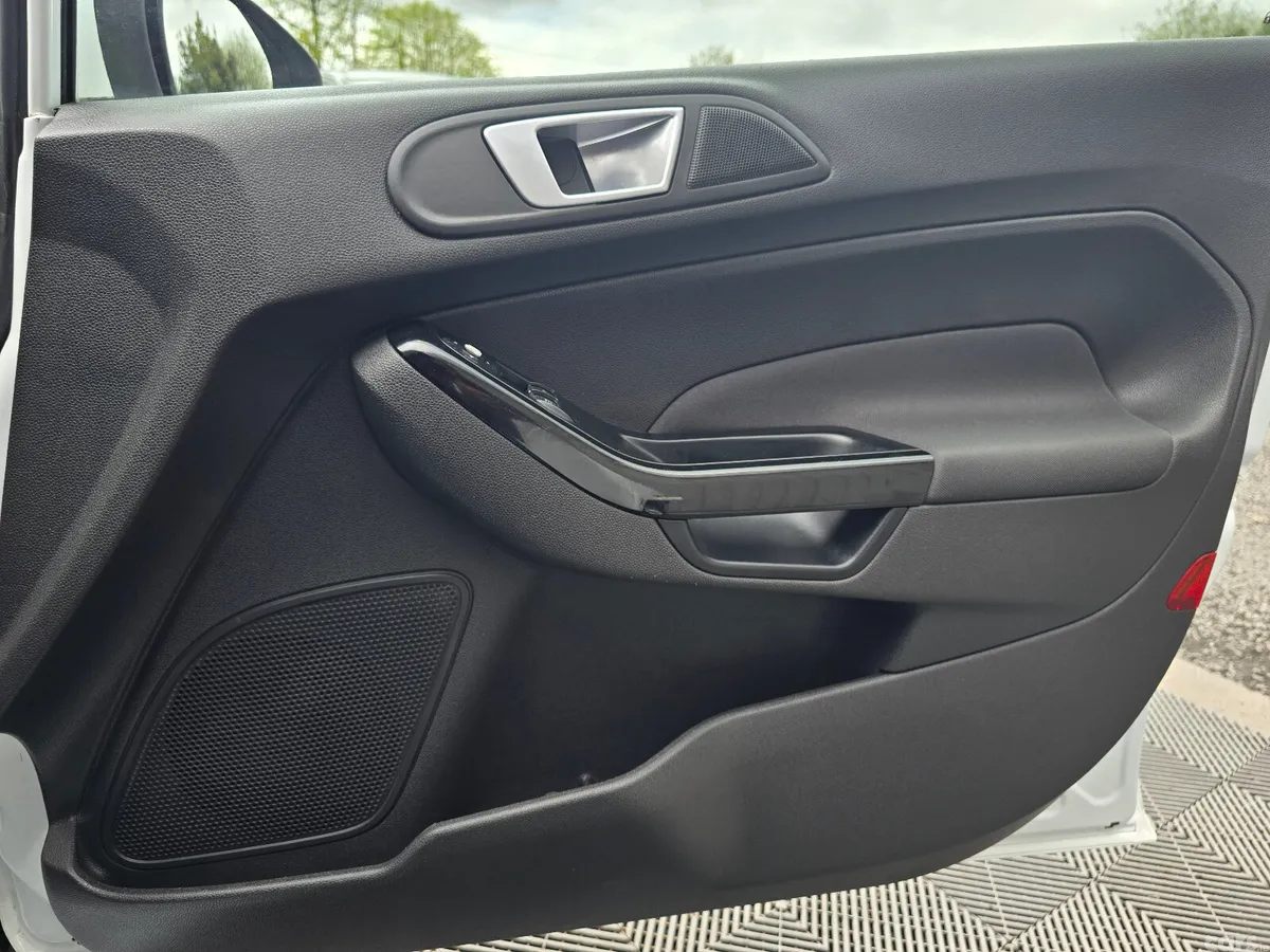 Ford Fiesta Hatchback, Petrol, 2015, White
