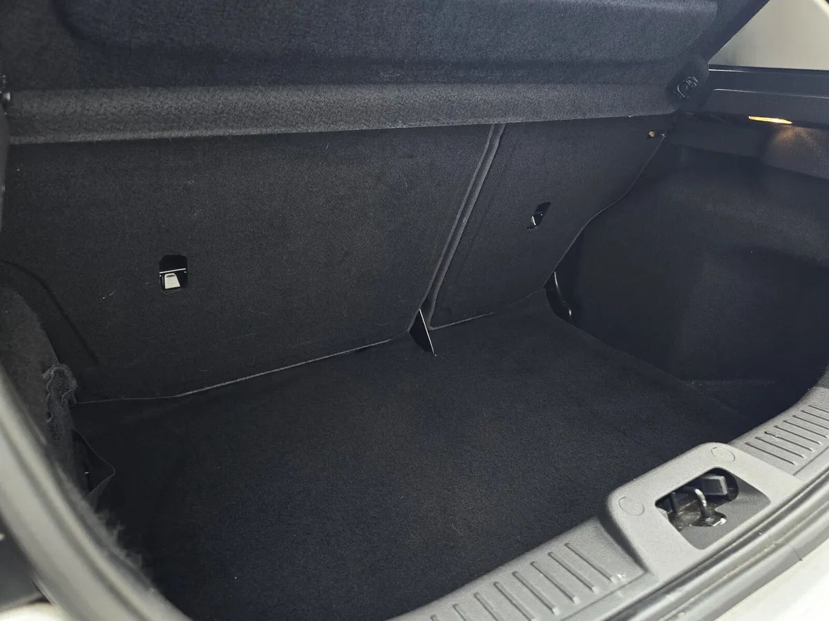 Ford Fiesta Hatchback, Petrol, 2015, White
