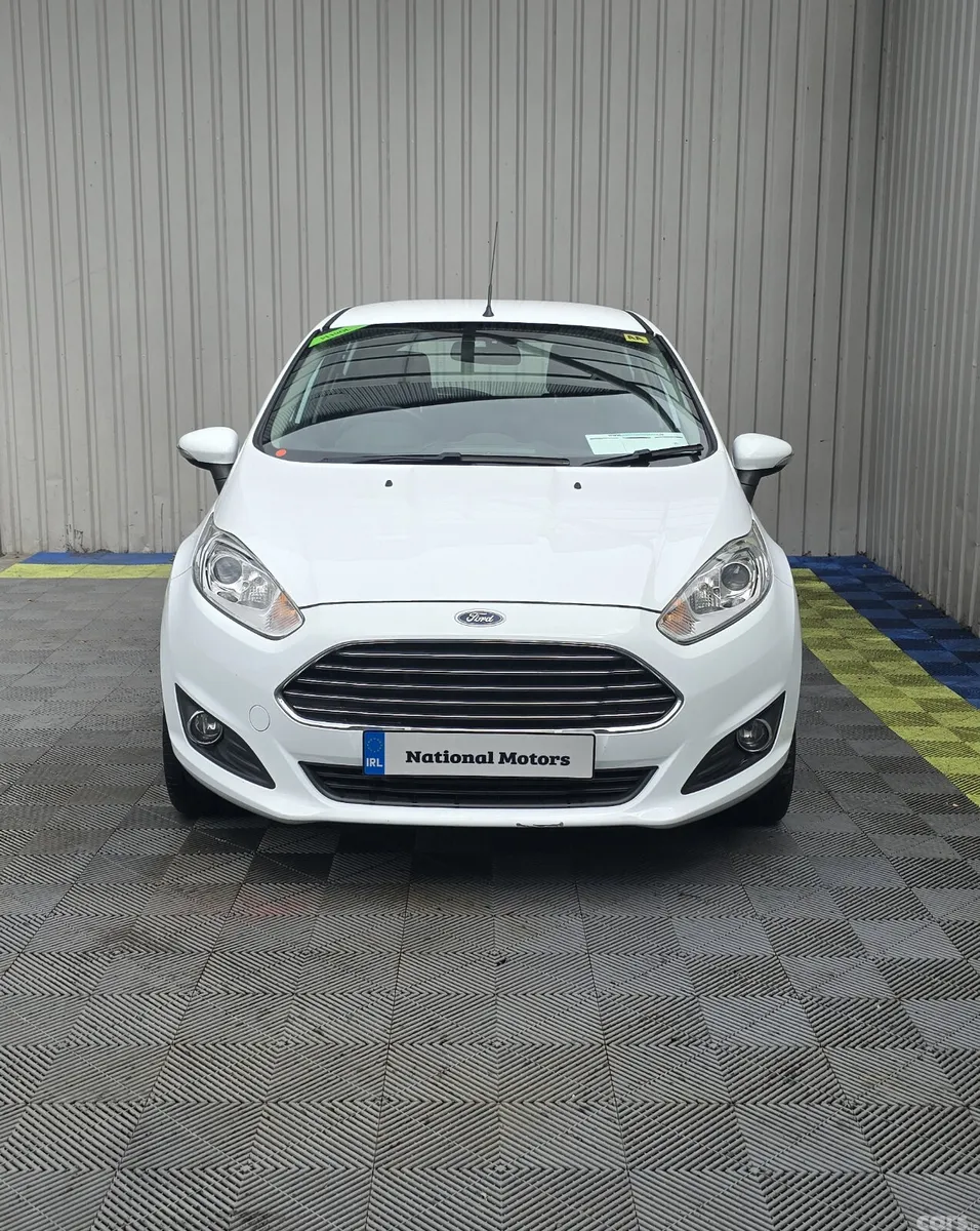 Ford Fiesta Hatchback, Petrol, 2015, White