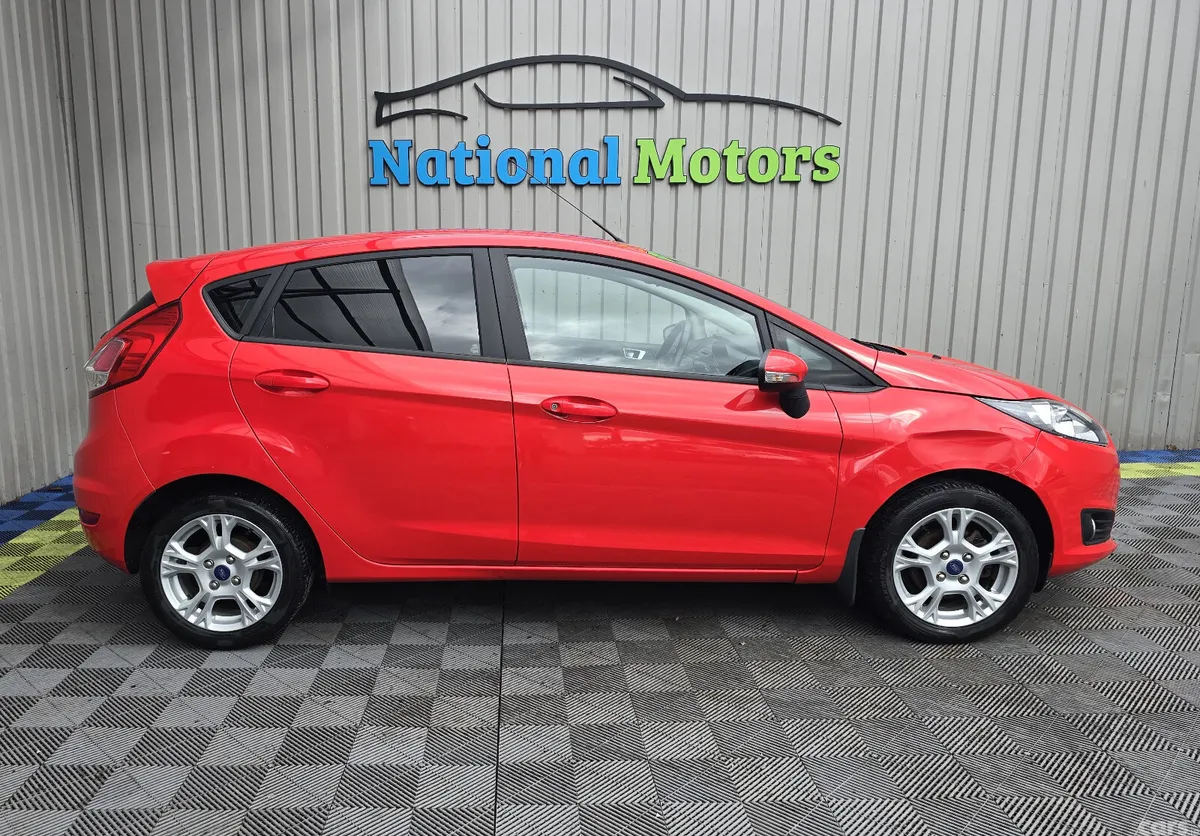 Ford Fiesta Hatchback, Petrol, 2016, Red