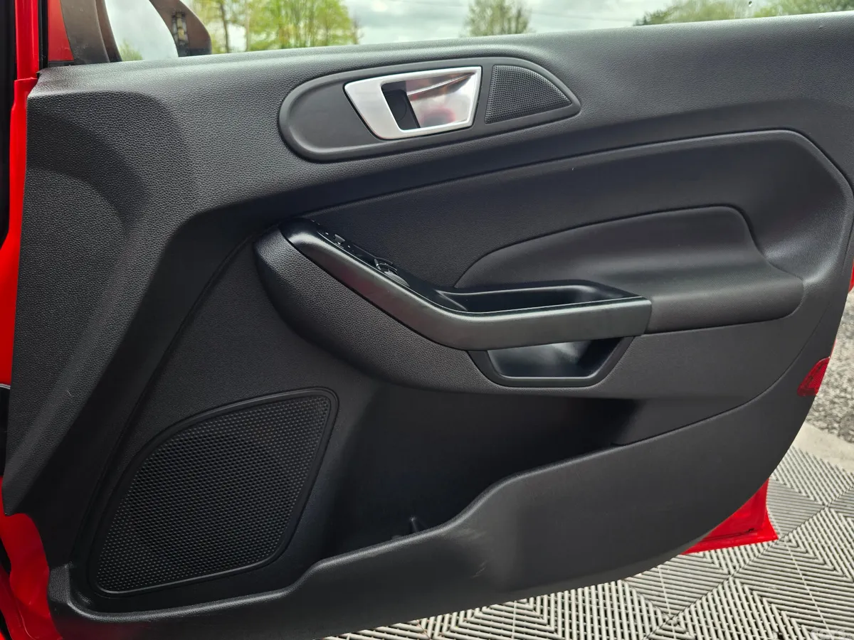 Ford Fiesta Hatchback, Petrol, 2016, Red