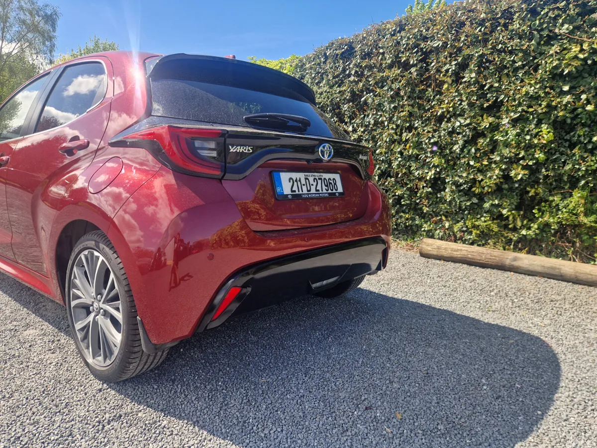 Toyota Yaris Hatchback, Petrol Hybrid, 2021, Red