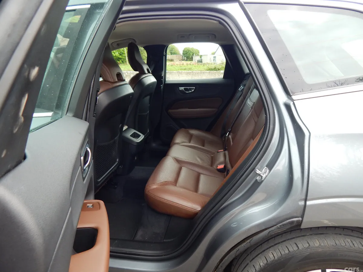 Volvo XC60 SUV, Diesel, 2019, Grey
