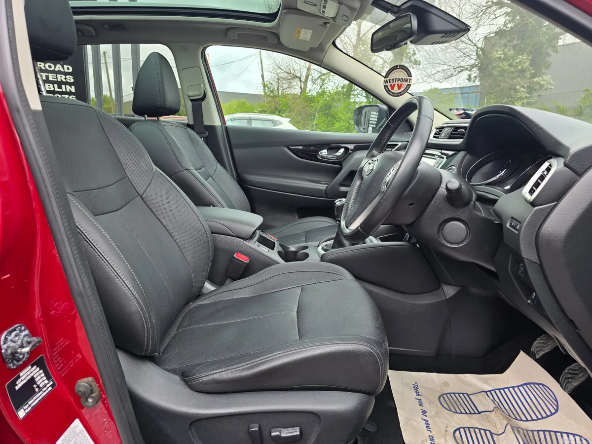 Nissan Qashqai SUV, Diesel, 2017, Red