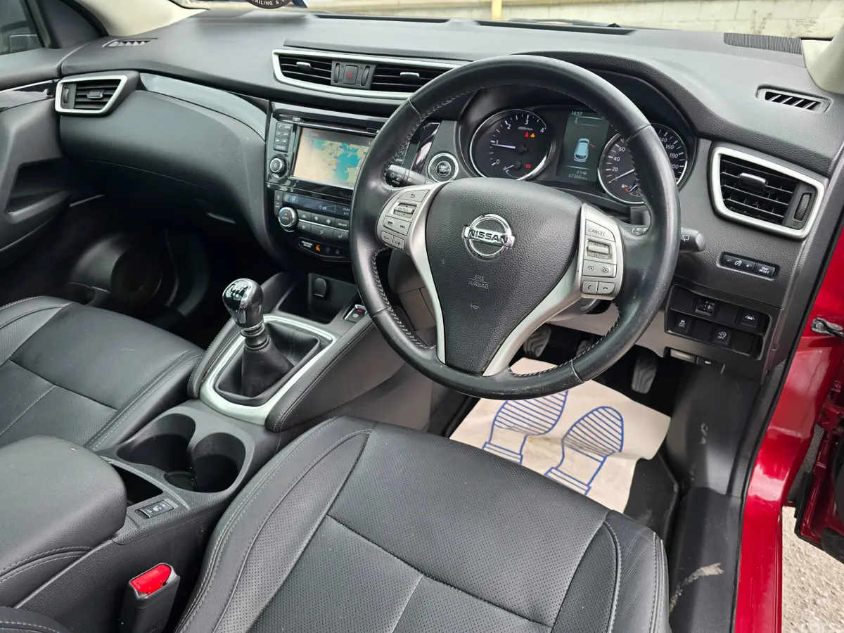 Nissan Qashqai SUV, Diesel, 2017, Red