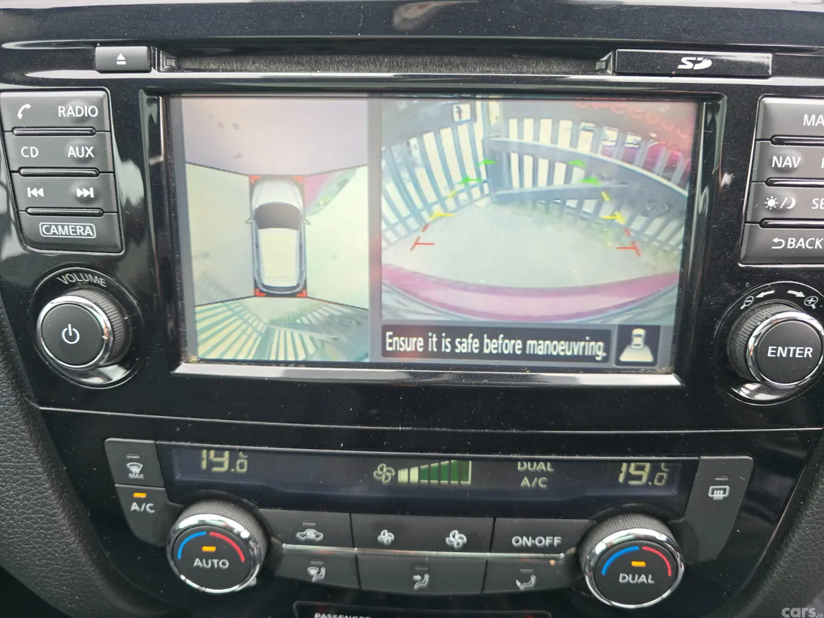 Nissan Qashqai SUV, Diesel, 2017, Red