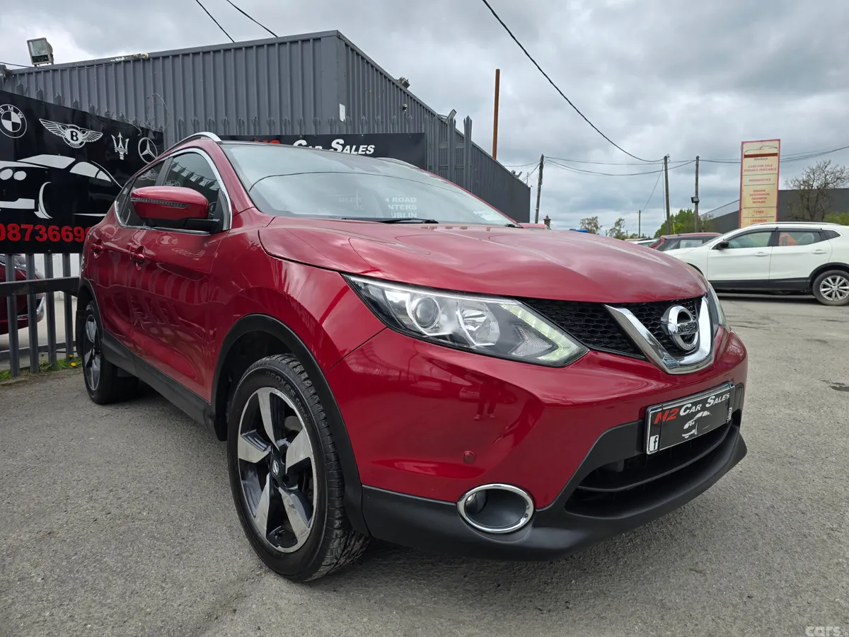 Nissan Qashqai SUV, Diesel, 2017, Red