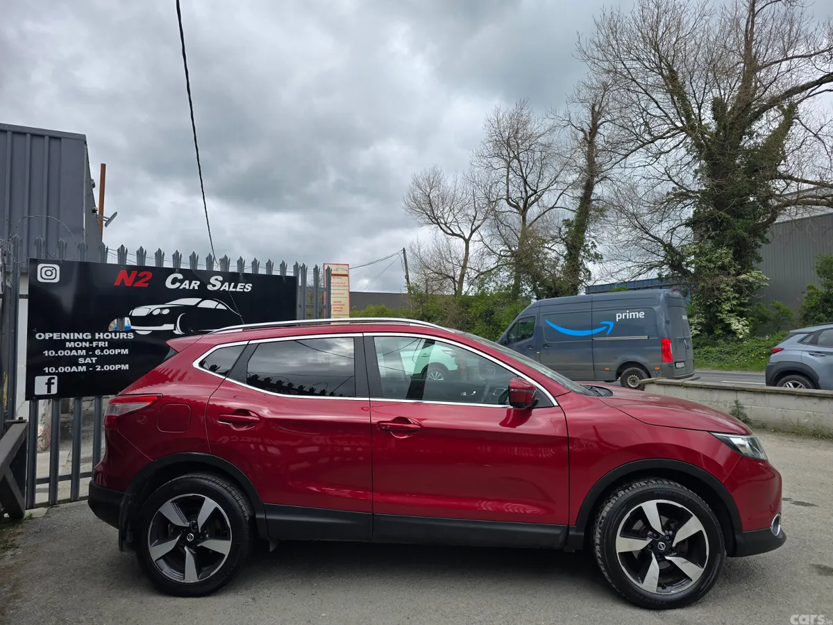 Nissan Qashqai SUV, Diesel, 2017, Red