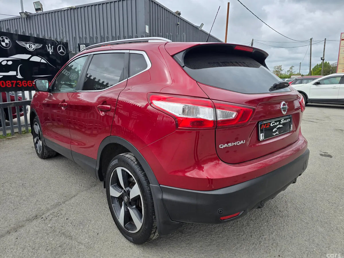 Nissan Qashqai SUV, Diesel, 2017, Red