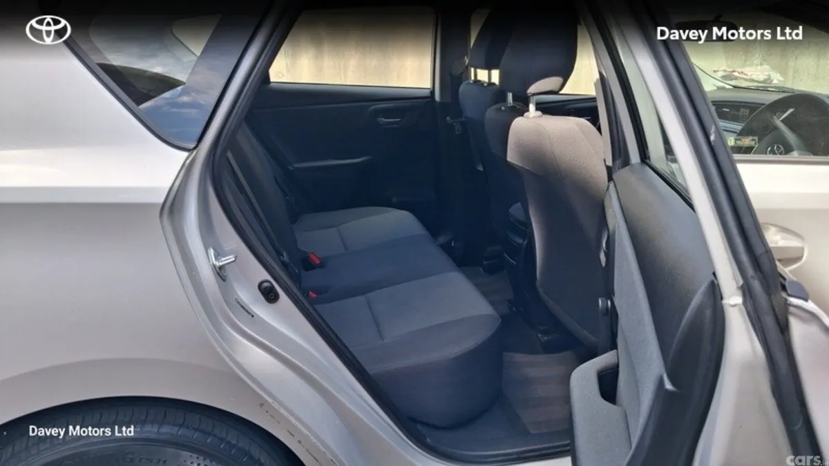 Toyota Auris Hatchback, Petrol, 2016, Silver
