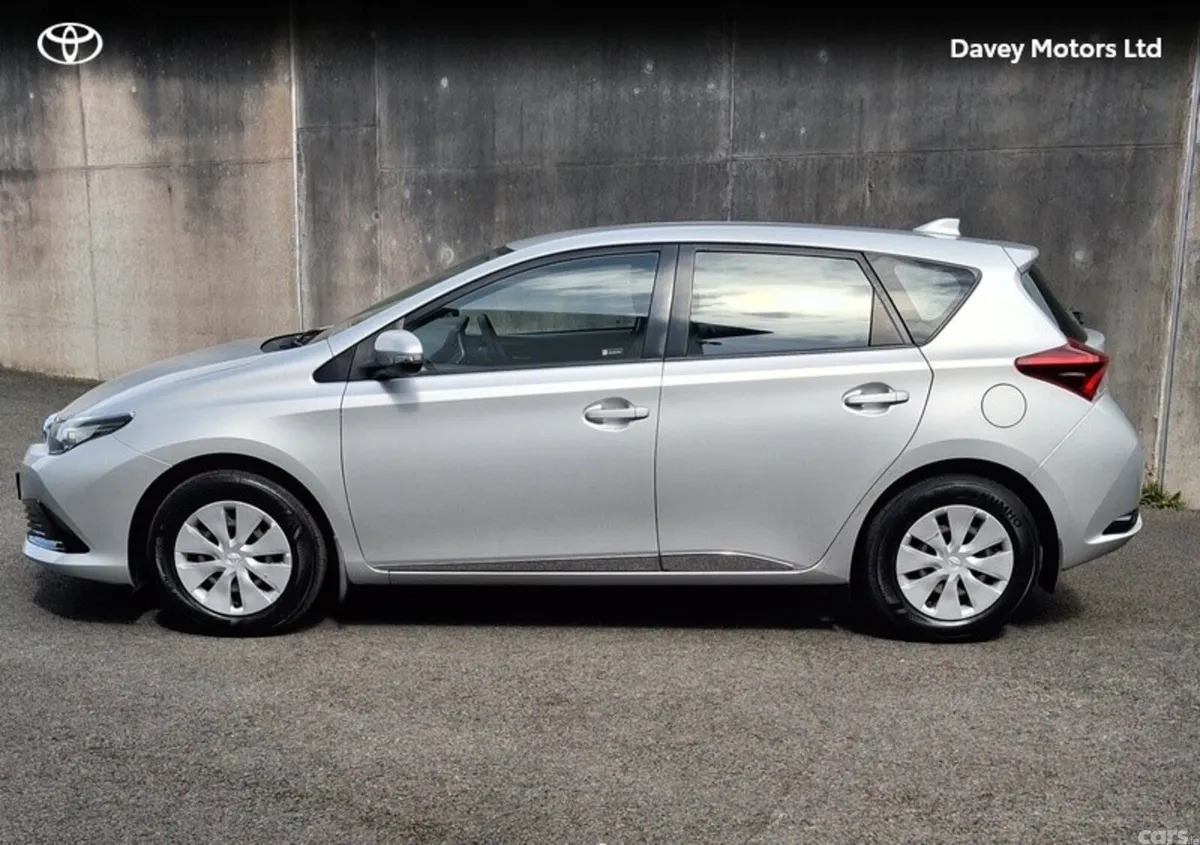 Toyota Auris Hatchback, Petrol, 2016, Silver