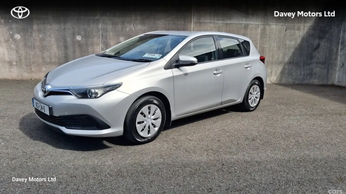 Toyota Auris Hatchback, Petrol, 2016, Silver