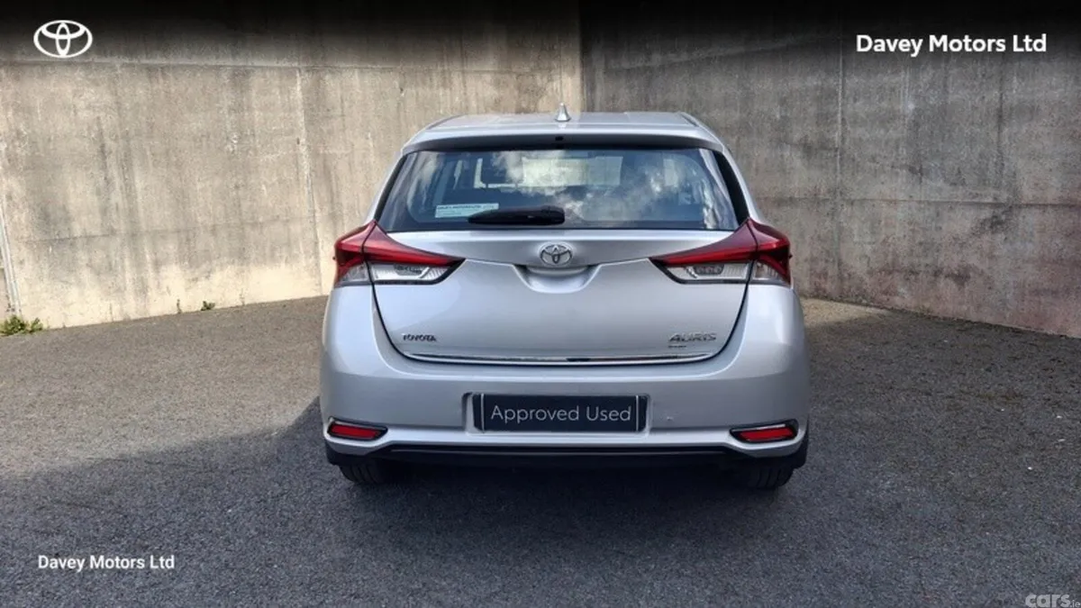 Toyota Auris Hatchback, Petrol, 2016, Silver