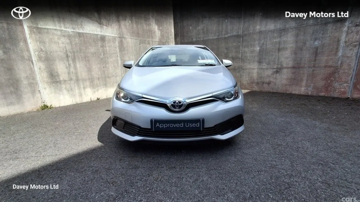 Toyota Auris Hatchback, Petrol, 2016, Silver