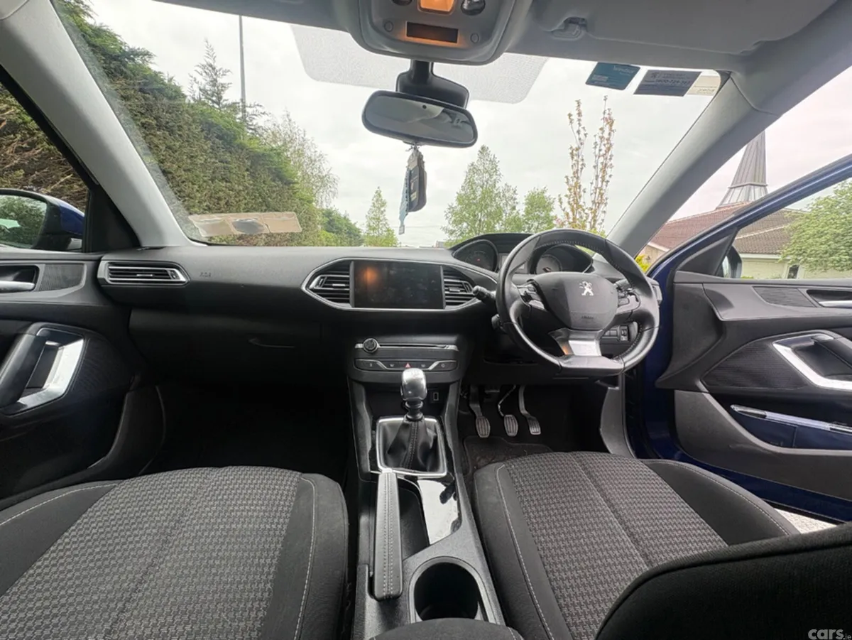 Peugeot 308 Hatchback, Diesel, 2019, Blue