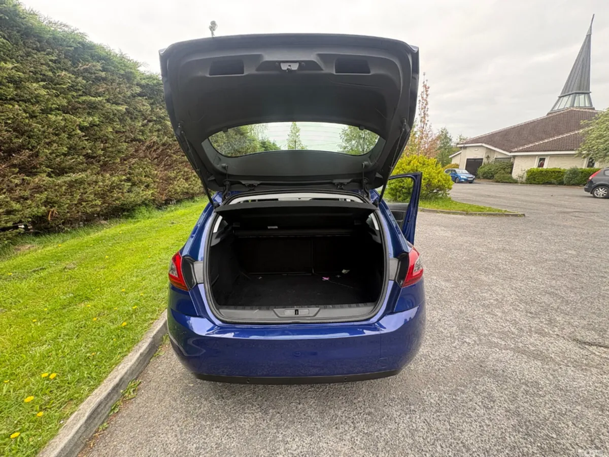 Peugeot 308 Hatchback, Diesel, 2019, Blue