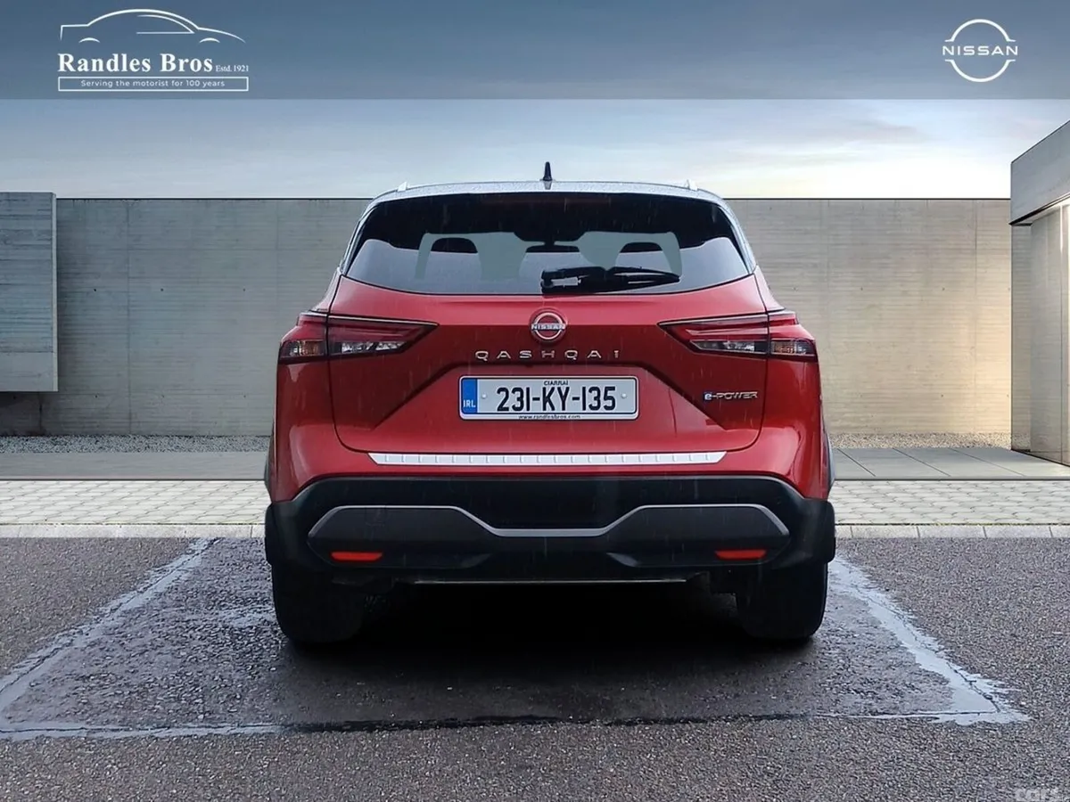 Nissan Qashqai MPV, Petrol, 2023, Red