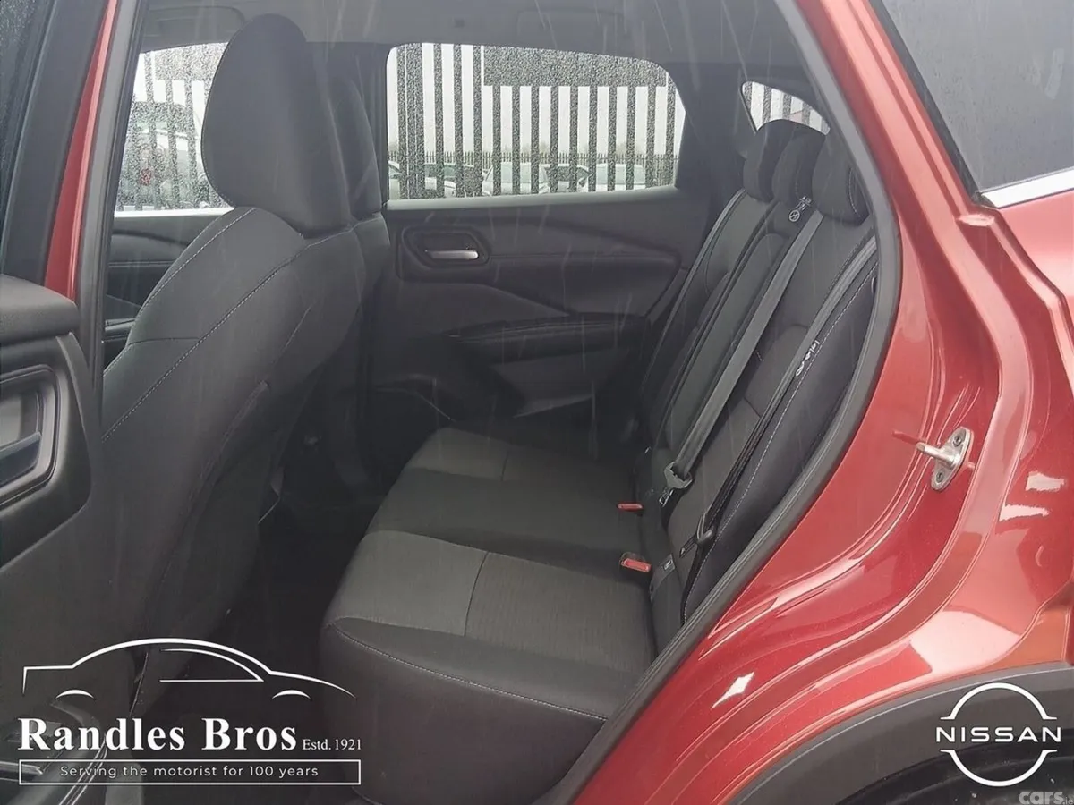 Nissan Qashqai MPV, Petrol, 2023, Red
