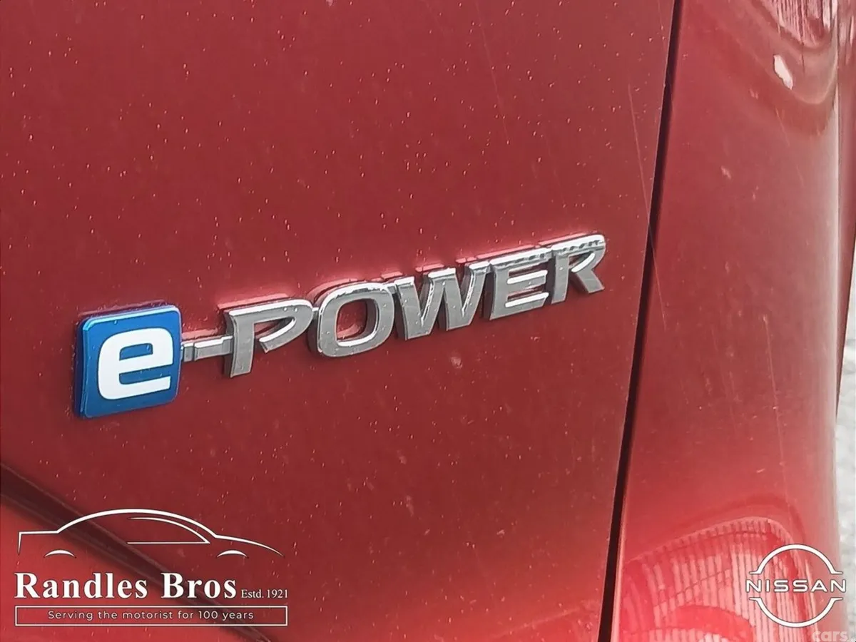 Nissan Qashqai MPV, Petrol, 2023, Red