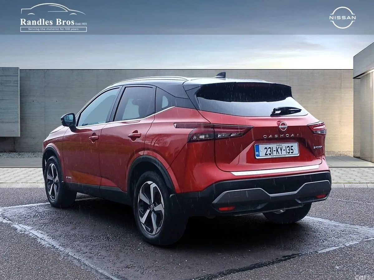 Nissan Qashqai MPV, Petrol, 2023, Red